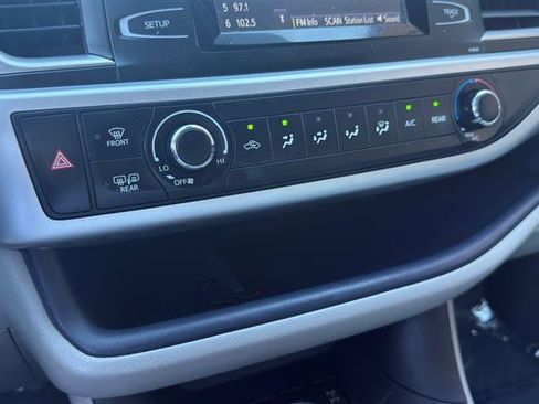 Used 2019 Toyota Highlander LE AWD/4WD image 37