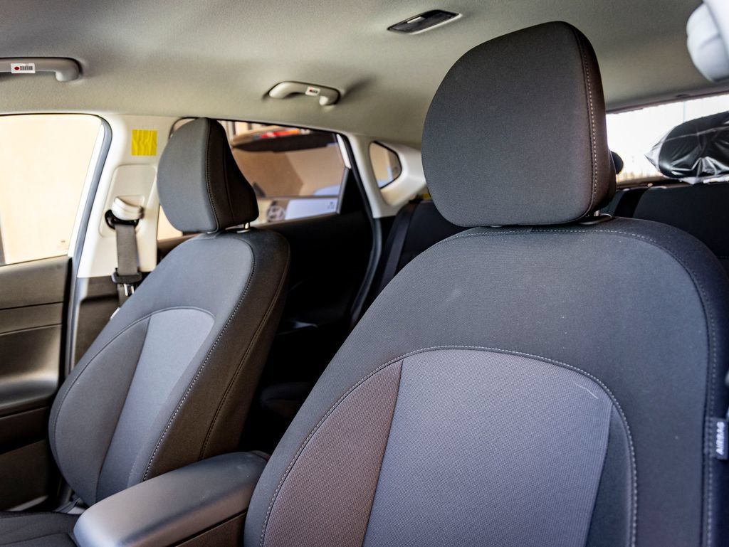 New 2025 Hyundai Kona SEL FWD image 17