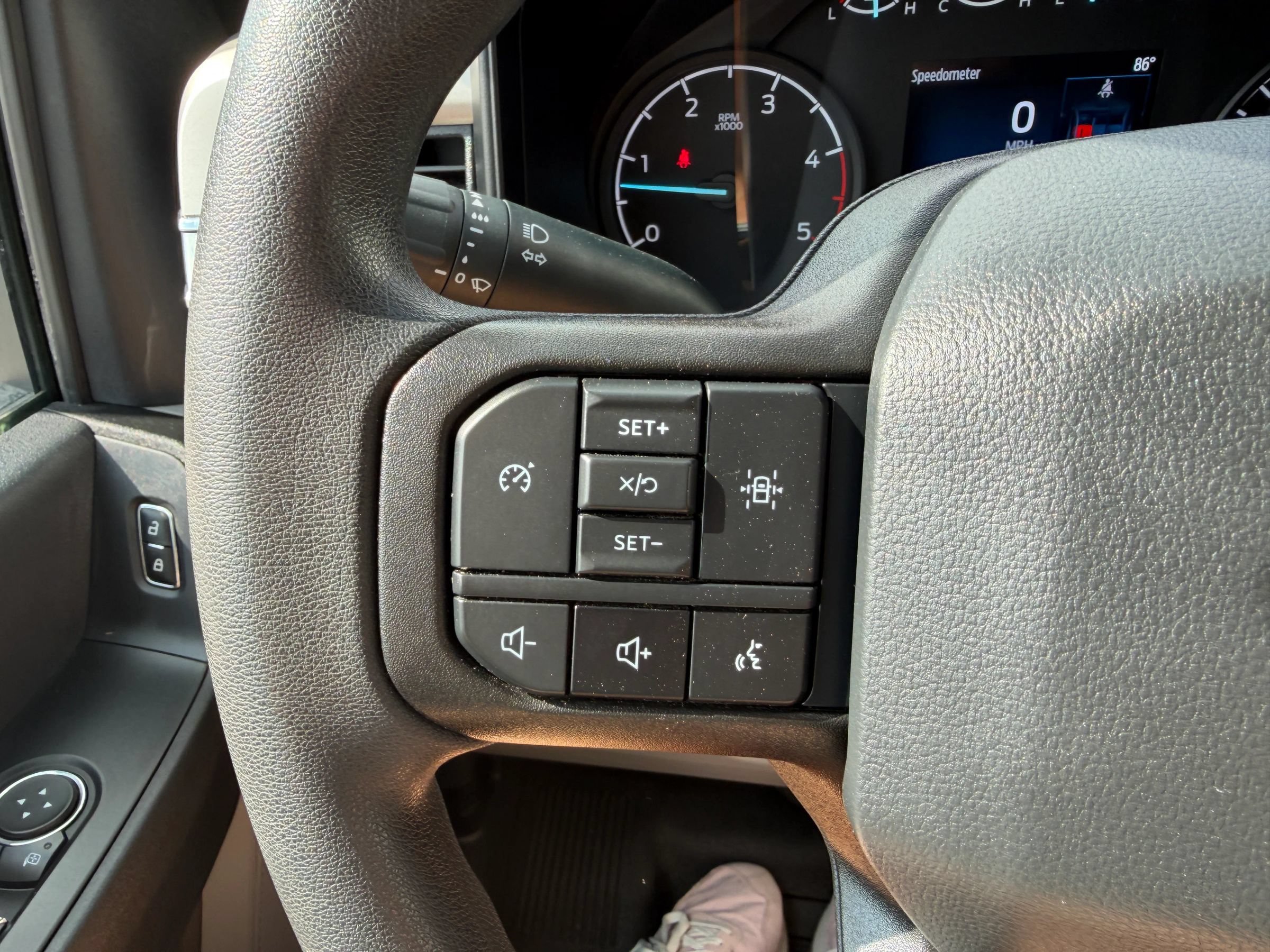 Used 2024 Ford F550 4x4 Regular Cab Super Duty image 24