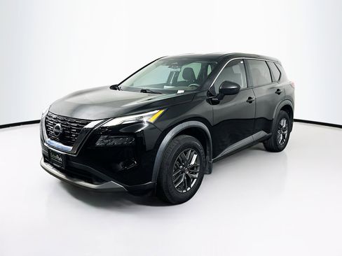 Used 2023 Nissan Rogue S image 3