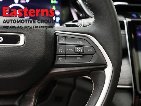 Used 2022 Jeep Grand Cherokee Limited 4xe w/ Luxury Tech Group II AWD/4WD image 16