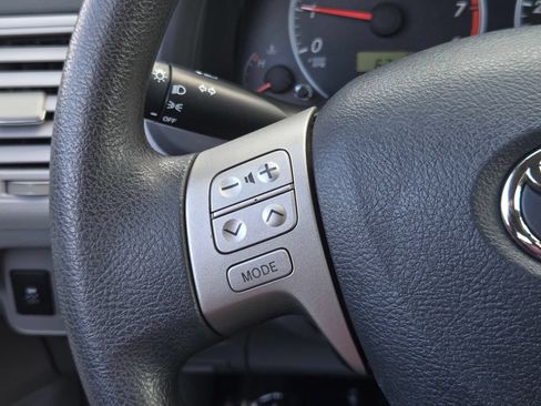 Used 2012 Toyota Corolla LE FWD image 17