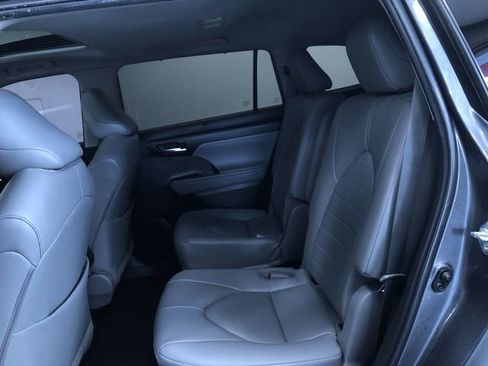 Certified 2023 Toyota Highlander XLE image 22