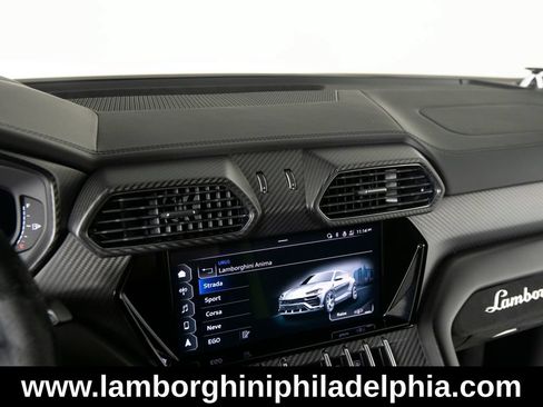 Used 2022 Lamborghini Urus AWD/4WD image 21