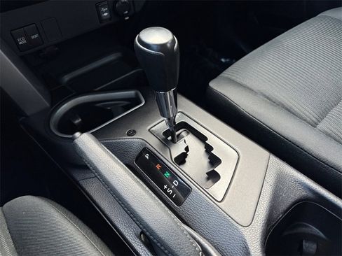 Used 2017 Toyota RAV4 LE image 25