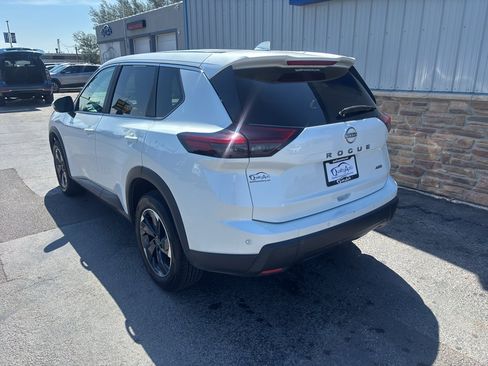 Used 2025 Nissan Rogue SV AWD/4WD image 8