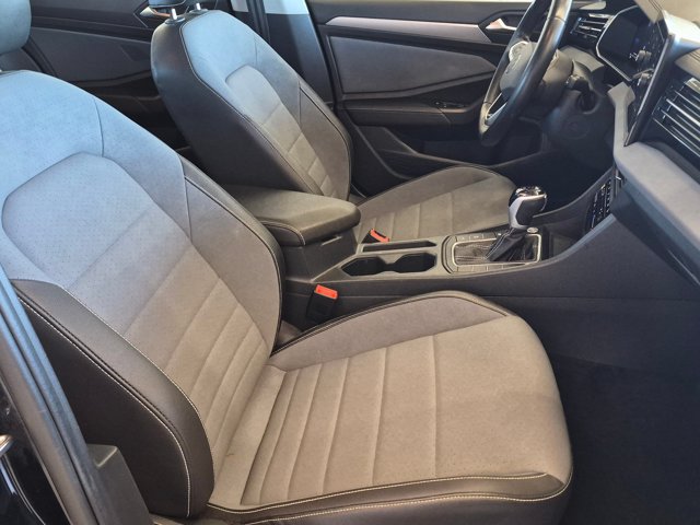 Used 2025 Volkswagen Jetta SE FWD image 19