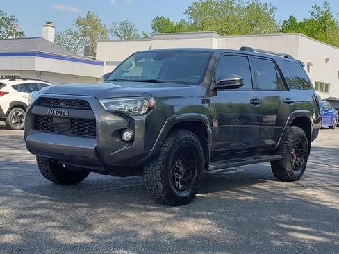 Used 2020 Toyota 4Runner SR5 AWD/4WD image 8