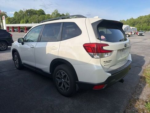 Used 2019 Subaru Forester Premium AWD/4WD image 5