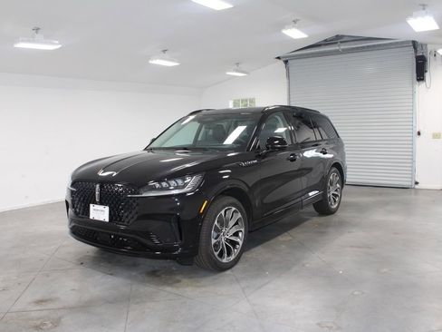 New 2025 Lincoln Aviator 2WD w/ Jet Appearance Package image 3