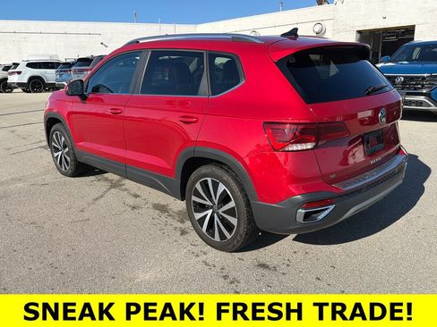 Used 2023 Volkswagen Taos SE w/ Panoramic Sunroof Package AWD/4WD image 4