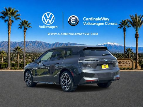 Used 2024 BMW iX xDrive50 w/ Sport Package AWD/4WD image 5