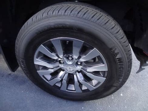 Used 2020 Toyota Tacoma Limited image 20