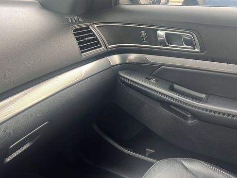 Used 2018 Ford Explorer XLT w/ Equipment Group 202A AWD/4WD image 21