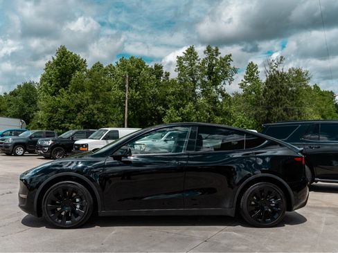 Used 2021 Tesla Model Y Long Range AWD/4WD image 2