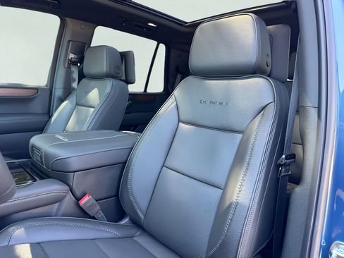 New 2026 GMC Yukon Denali w/ Denali Reserve Package AWD/4WD image 8