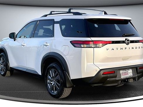 New 2025 Nissan Pathfinder SV image 3