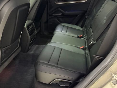 Used 2026 Porsche Cayenne AWD/4WD image 27