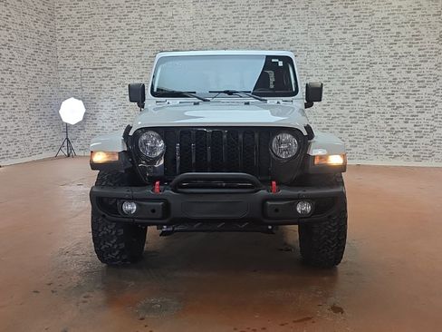 Used 2021 Jeep Gladiator Willys image 2