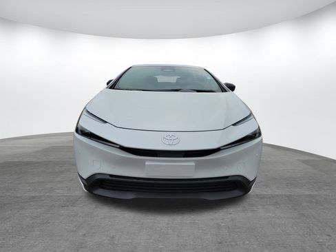 New 2026 Toyota Prius LE image 2
