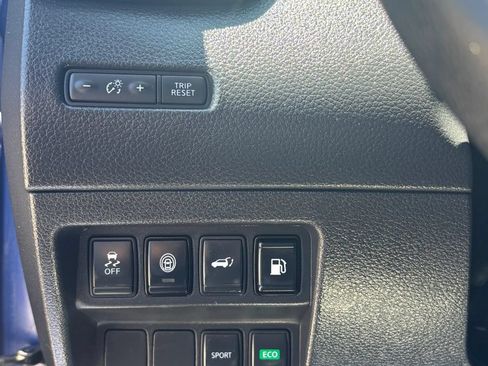 Used 2019 Nissan Rogue SV FWD image 12