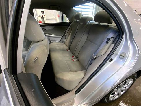 Used 2012 Toyota Corolla LE image 18