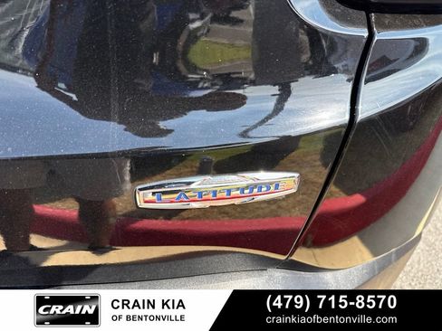 Used 2017 Jeep Renegade Latitude w/ Cold Weather Group AWD/4WD image 15