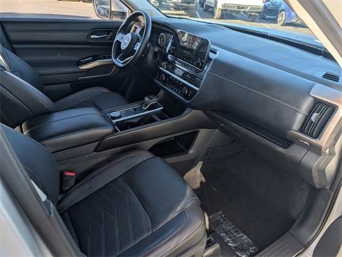 Used 2024 Nissan Pathfinder Platinum image 24