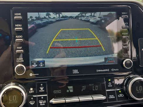 Used 2021 Toyota Highlander Limited FWD image 28