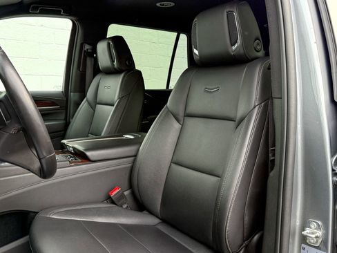 Certified 2022 Cadillac Escalade Luxury image 11
