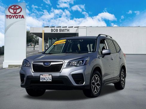 Used 2020 Subaru Forester Premium image 2