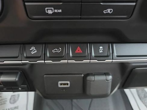 Used 2020 Chevrolet Silverado 1500 Custom Trail Boss w/ Custom Convenience Package AWD/4WD image 30