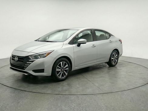 Used 2025 Nissan Versa SV image 3