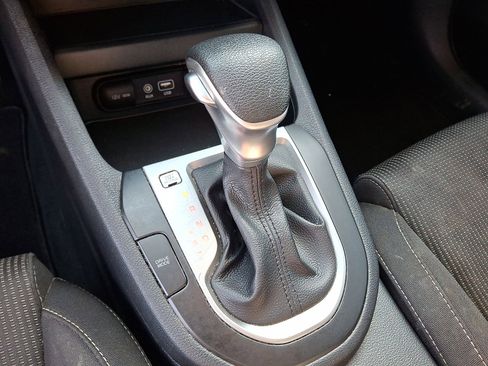 Used 2019 Kia Forte LXS FWD image 12