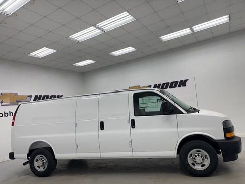 New 2026 Chevrolet Express 2500 w/ Driver Convenience Package RWD image 4
