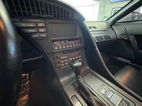 Used 1991 Chevrolet Corvette Coupe RWD image 18