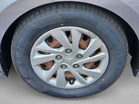 Used 2017 Hyundai Elantra SE image 20