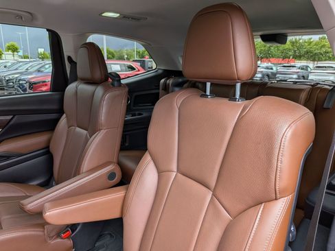 Used 2020 Subaru Ascent Touring w/ Popular Package #3 AWD/4WD image 32