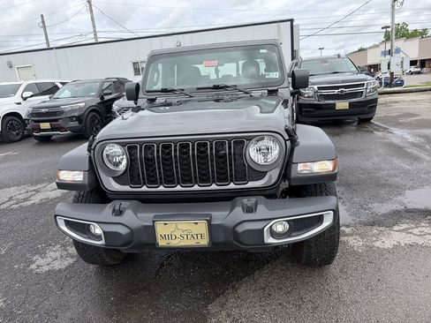 Used 2024 Jeep Gladiator Sport AWD/4WD image 13