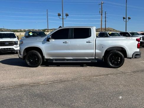 Used 2019 Chevrolet Silverado 1500 LT w/ Convenience Package AWD/4WD image 2