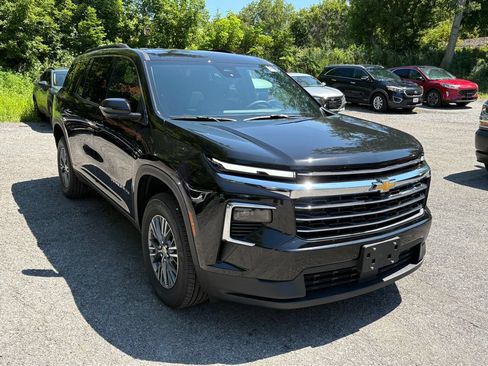 Used 2026 Chevrolet Traverse LT w/ Driver Confidence Package AWD/4WD image 1