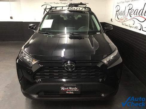 Used 2019 Toyota RAV4 LE image 4