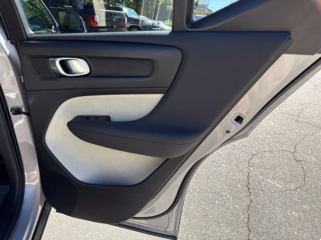 Used 2025 Volvo XC40 B5 Plus AWD/4WD image 36