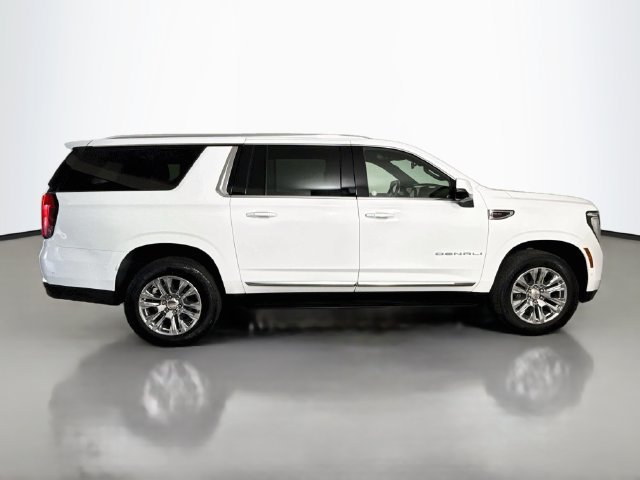 Used 2025 GMC Yukon XL Denali RWD image 11