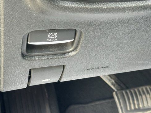 Certified 2023 Jeep Grand Cherokee Limited w/ Black Appearance Package image 14