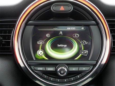 Used 2018 MINI Cooper 2-Door Hardtop w/ Cold Weather Package image 28