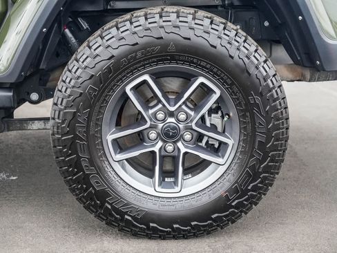 Used 2021 Jeep Gladiator Sport image 10