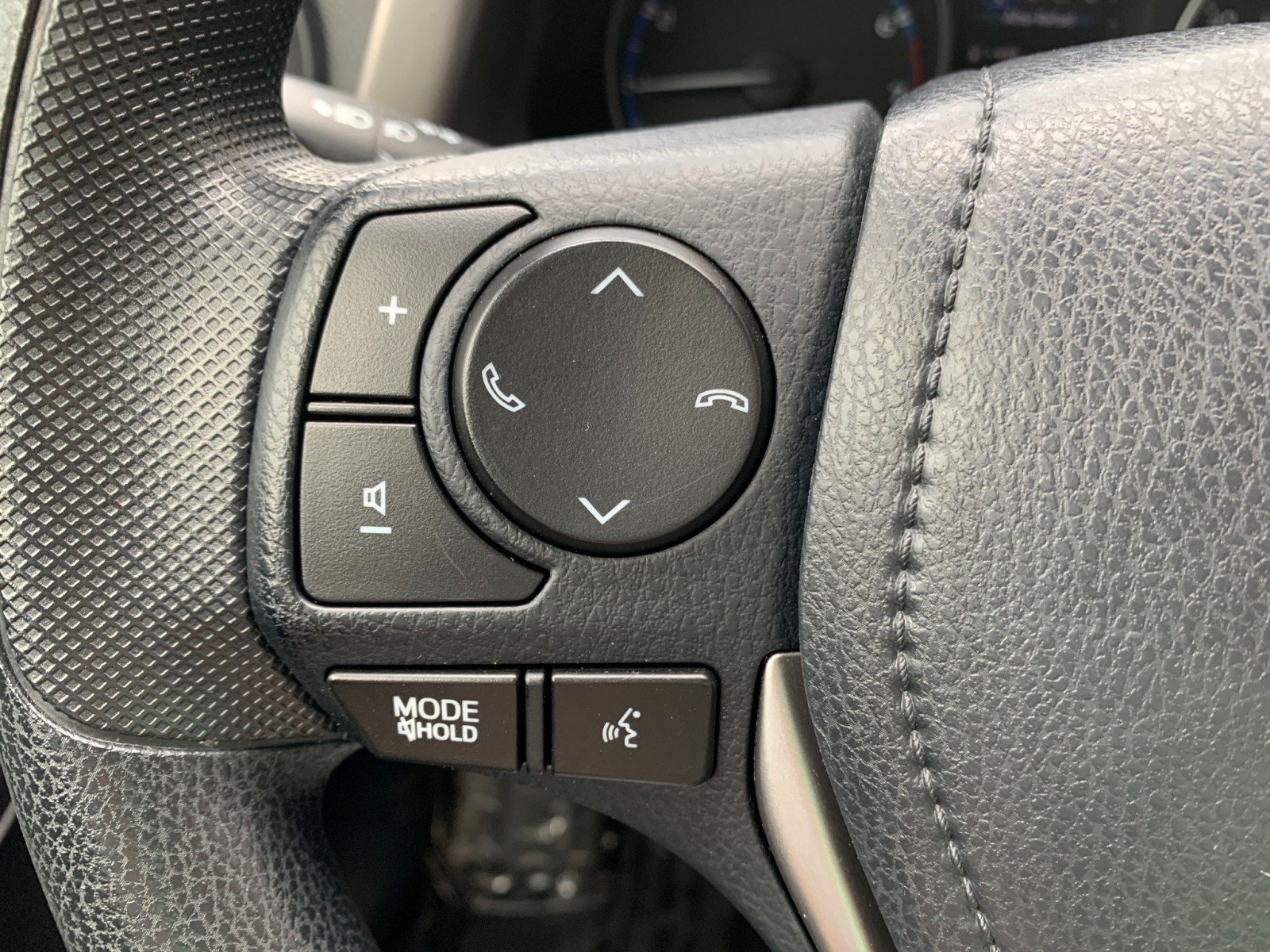 Used 2017 Toyota RAV4 LE w/ All Weather Liner Package AWD/4WD image 17