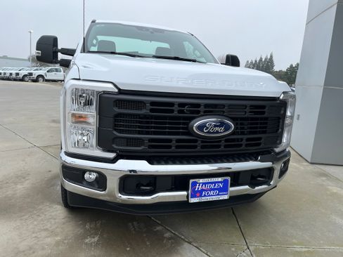 New 2026 Ford F250 XL w/ XL Chrome Package RWD image 2