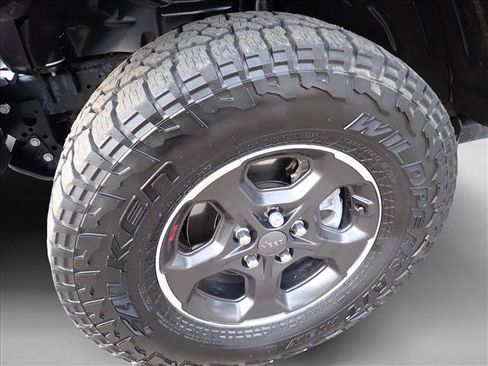 Used 2023 Jeep Gladiator Rubicon w/ Cold Weather Group AWD/4WD image 7